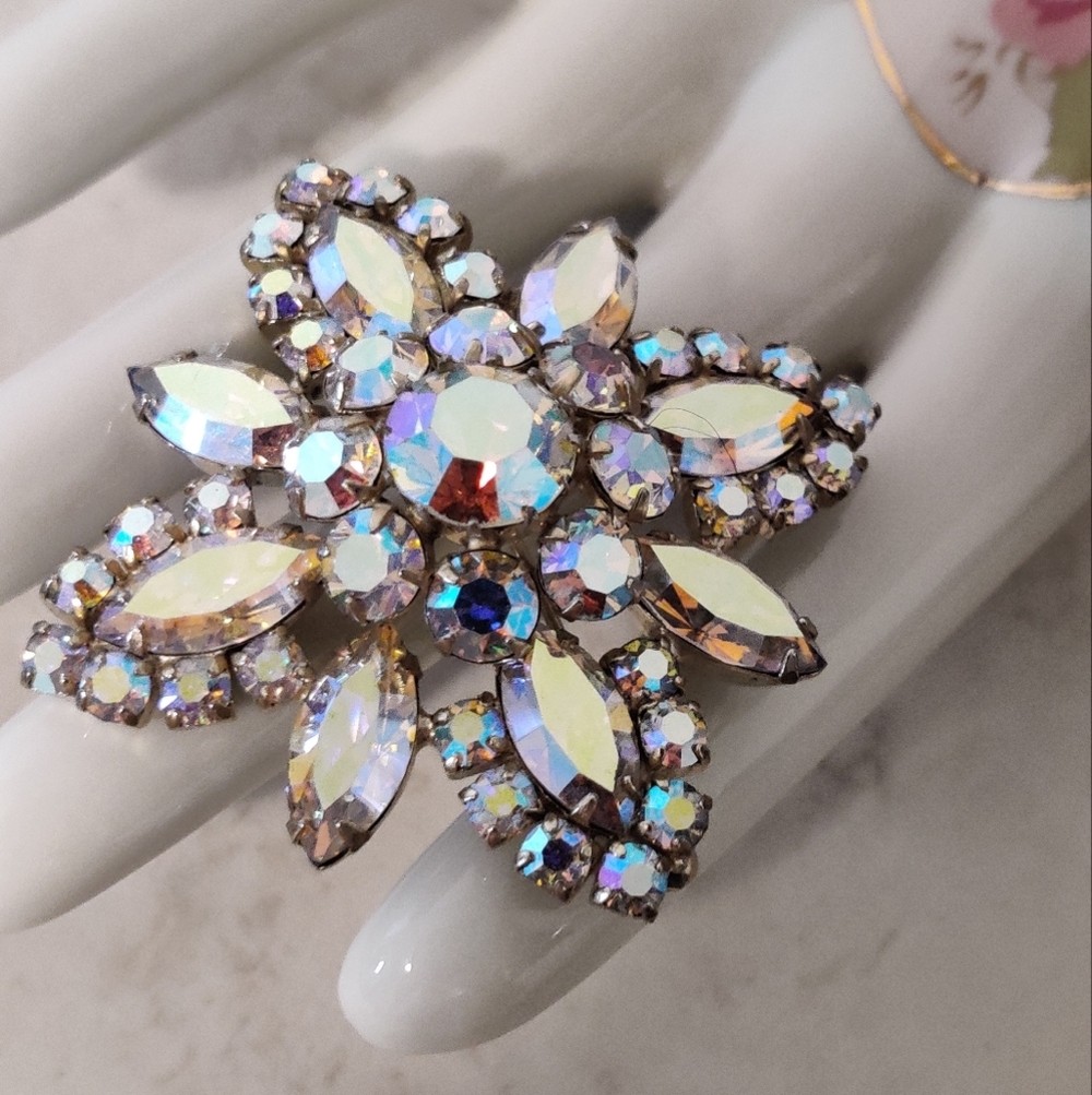 Exquisite Sherman Brooch - Picture 3 of 15